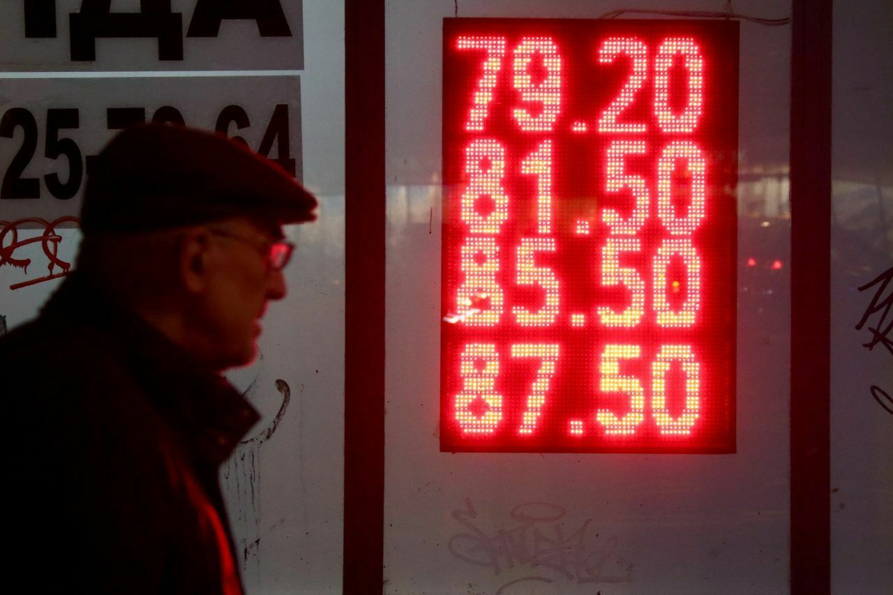 Курс рубля в опасности: восемь триллионов рублей должны остаться в ФНБ любой ценой