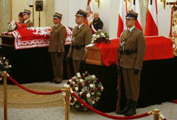 Медведев и Путин намерены приехать на похороны Качиньского