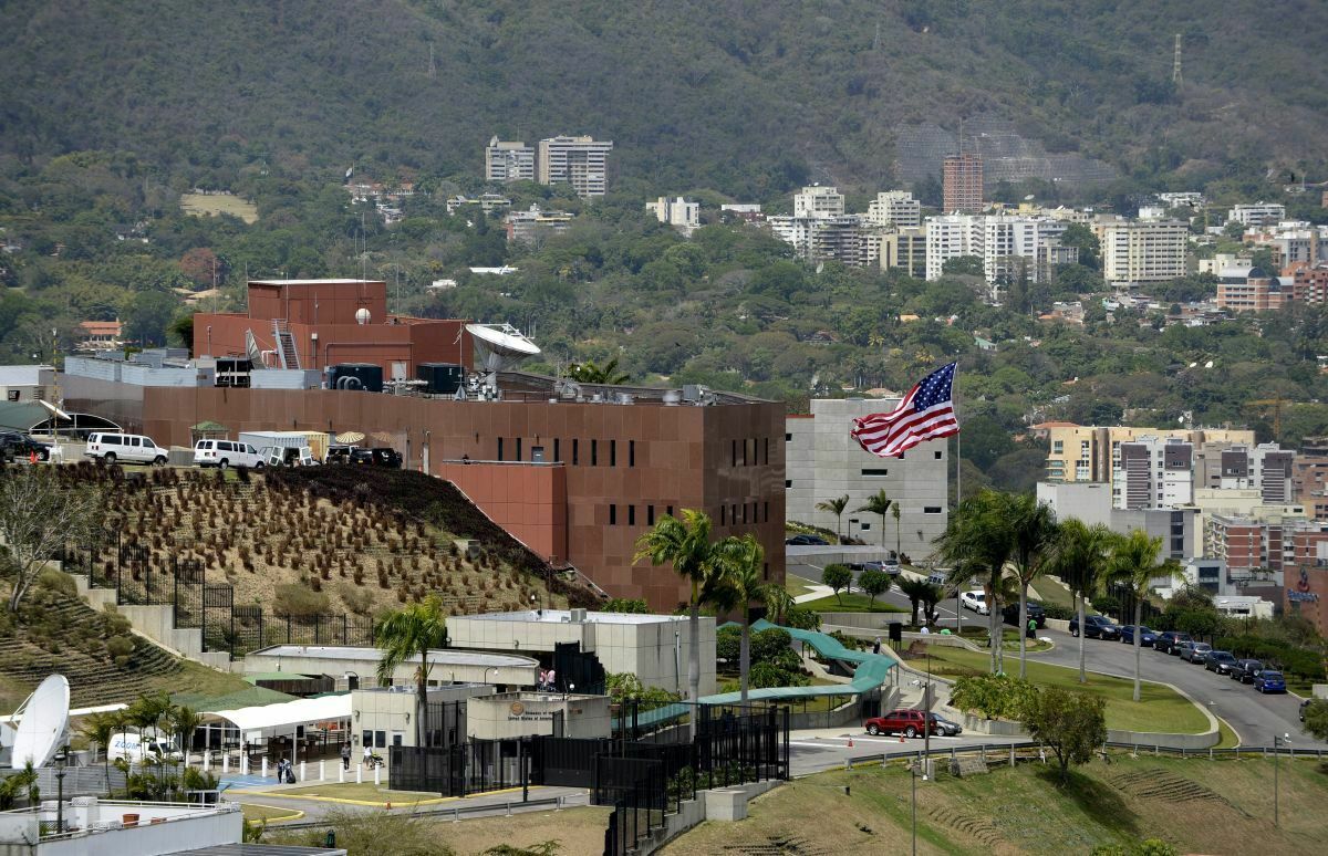 США эвакуировали посольство из Венесуэлы