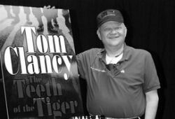 В США скончался известный писатель Том Клэнси