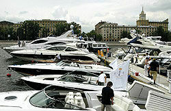 В Москву приплыли дорогие яхты