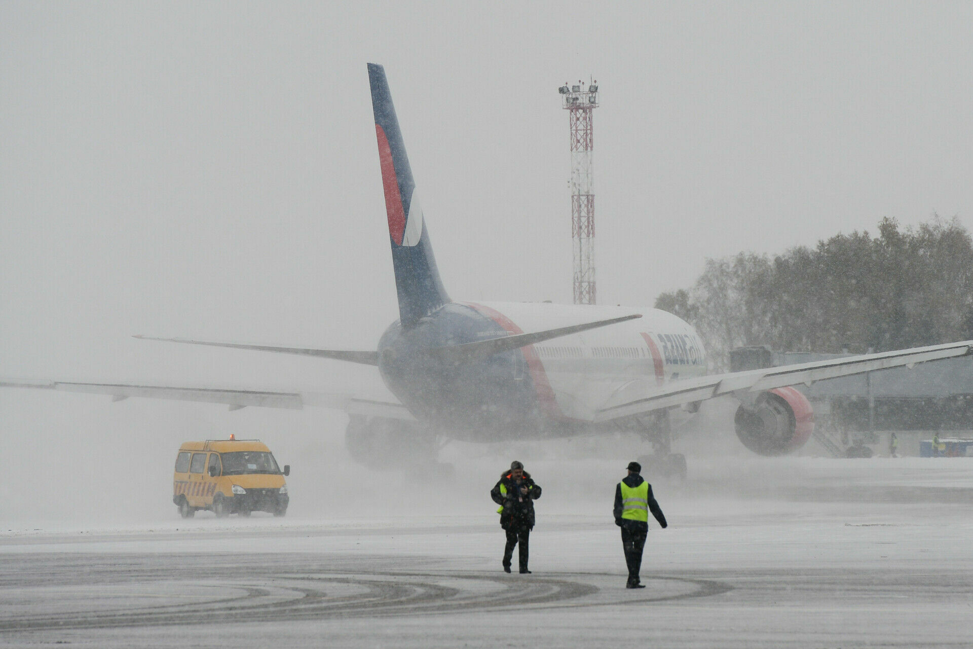 В аэропортах столицы задержаны почти 70 рейсов после ухудшения погодных условий