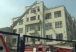 Сильный пожар в офисном здании в Москве локализован (ВИДЕО)