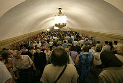 Пассажиры серой ветки метро больше часа просидели в застрявшем поезде