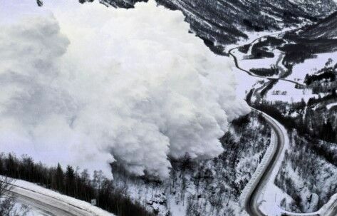 В Казахстане семь военнослужащих погибли из-за схода лавины