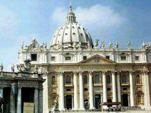 В Ватикане пьяный голый бомж оседлал собор Святого Петра