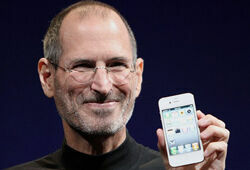 Стив Джобс покинул пост главы Apple, но остался работать в компании