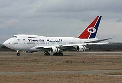 В катастрофе йеменского самолета выжил один пассажир
