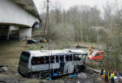 Попавшие в ДТП в Бельгии подростки спасали своих, пока ждали помощь