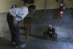 Самый маленький человек на планете  живет в Непале (ФОТО)