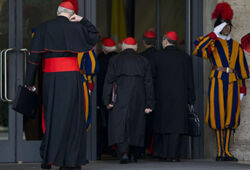 Папу Римского начнут выбирать 12 марта