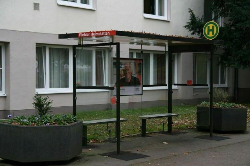 Ложь во спасение: зачем в Европе ставят фальшивые автобусные остановки