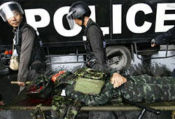 Перестрелки и массовые беспорядки в центре Бангкока: есть жертвы