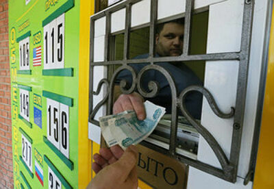 В Крыму теперь расплачиваются и гривнами, и рублями