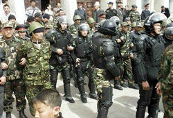 Революция в Киргизии: возможно, убит глава МВД (ВИДЕО)