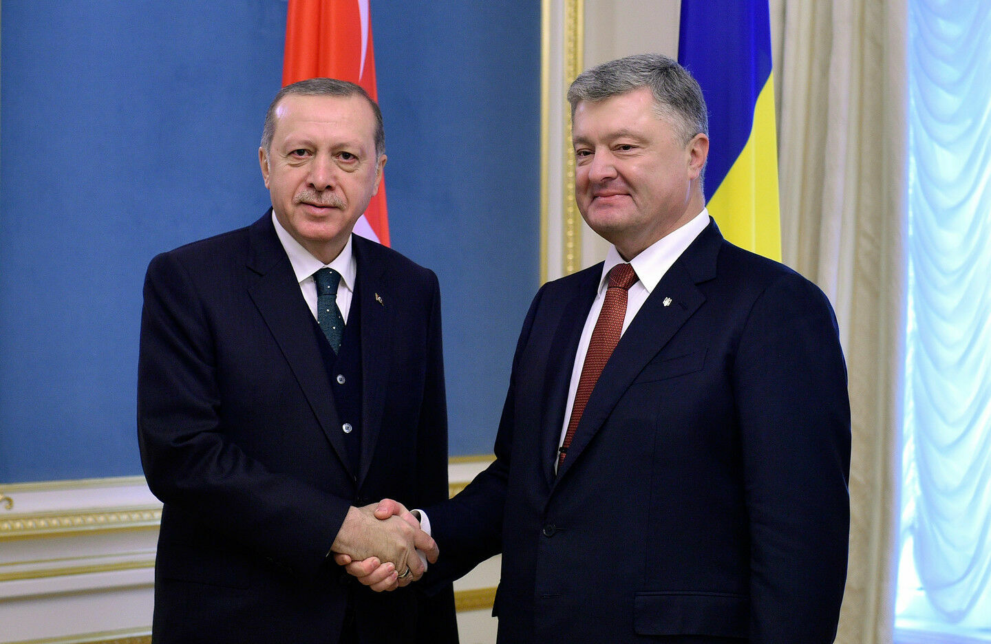 Эрдоган пообещал Порошенко не признавать "незаконную аннексию Крыма"