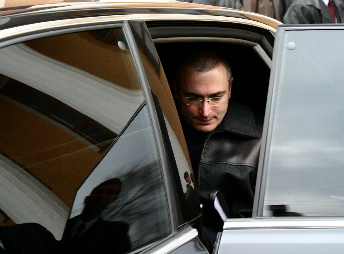 НТВ: банк Ходорковского "Менатеп" использовался для скупки госпредприятий