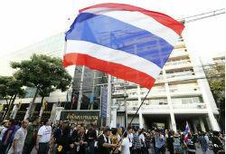 В Бангкоке не утихают многотысячные акции протеста