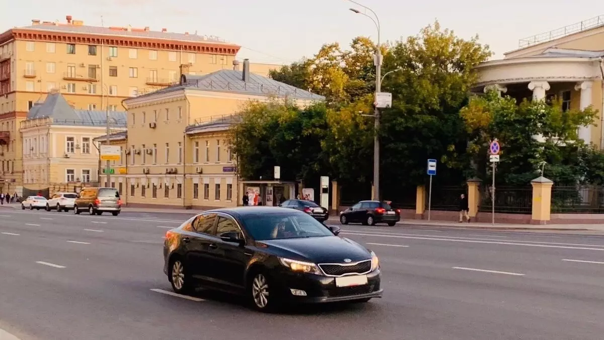 Пустые дороги — в последнее время нередкое явление в Москве