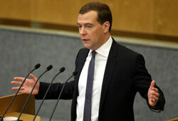 Медведев впервые отчитался перед депутатами в качестве премьера
