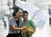 «Роза» ветров и дождей пришла в Китай