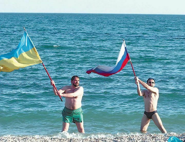 Ленточки раздора. Как русские и украинцы «уживаются» на отдыхе в Турции