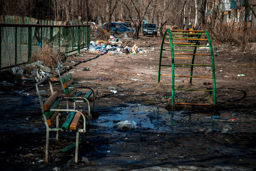 Пока в Москве делят триллионы, Омск утопает в мусоре и разрухе
