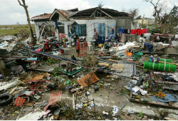 Жертвами тайфуна на Филиппинах стали более ста человек