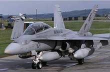 Истребитель F-18 рухнул на жилые дома в США