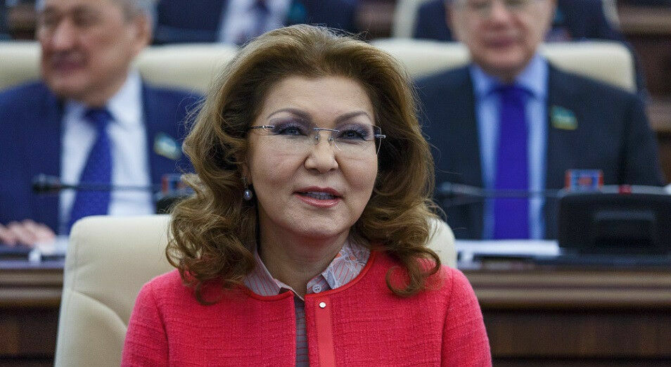 Шаг к президентству? Дочь Назарбаева снова возглавила сенат