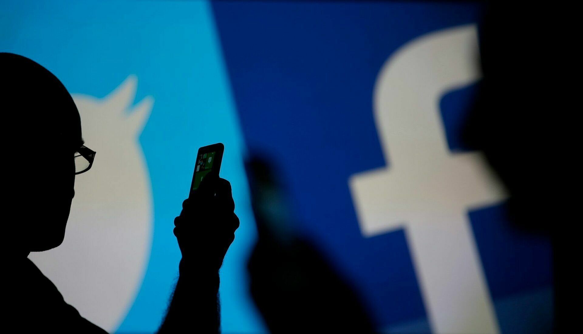 Роскомнадзор начал производство против Facebook и Twitter