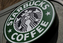 В Великобритании провели акцию протеста против кафетериев Starbucks