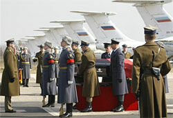 Гроб с телом президента Польши доставлен в Варшаву