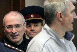 Ходорковскому скостили один год