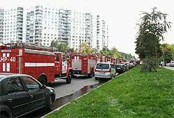 Взрыв в московской квартире. Спасателям мешает неправильная парковка (ФОТО)