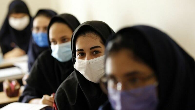 Иранских школьниц отравили газообразным азотом, считают следователи в Тегеране