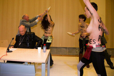 FEMEN напали на главу католиков Бельгии