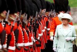 Более 120-ти гвардейцев королевы Елизаветы II заболели чесоткой
