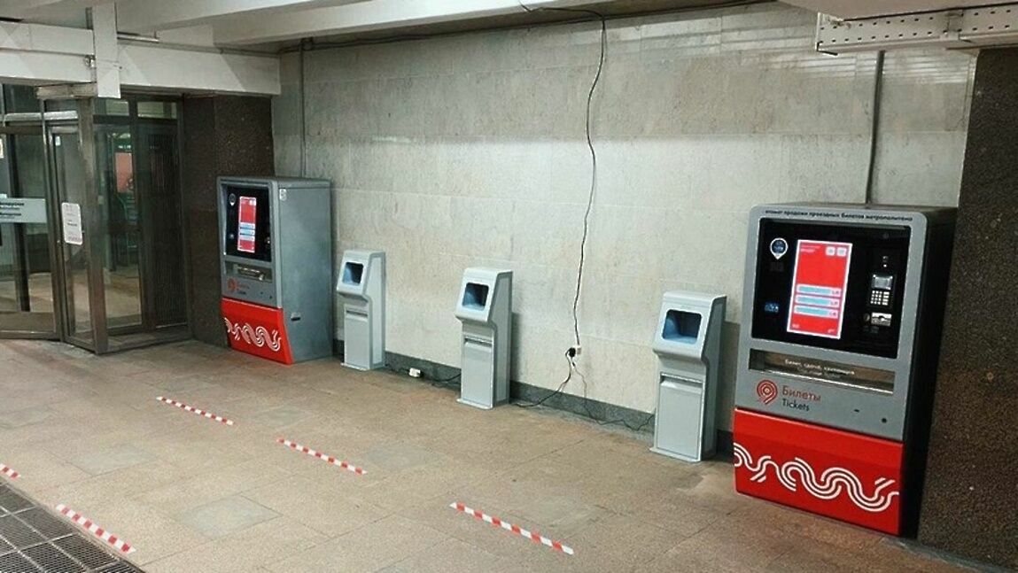 В московском метро появились санитайзеры для рук