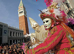 В Венеции открылся легендарный карнавал