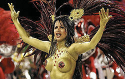 В Бразилии начались массовые танцы