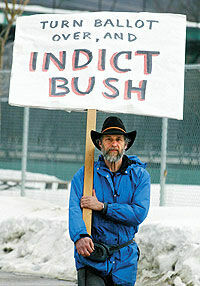 Жители двух городков США решили арестовать Буша