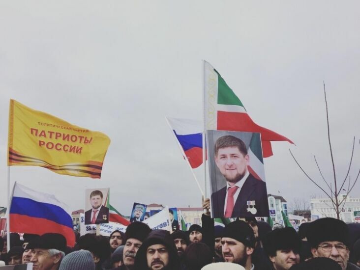 В Грозном проходит масштабный митинг в поддержку Рамзана Кадырова