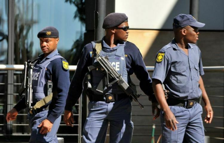 В ЮАР судят 80 шахтеров, которые изнасиловали 8 женщин-моделей