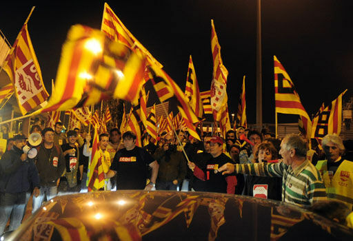 Бастуют все! Массовые пикеты в Испании