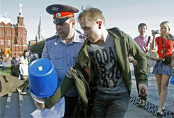 «Экскурсия по центру Москвы в милицейской машине» – арестованы противники «мигалок»