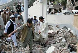 Взрыв в пакистанской мечети: десятки жертв