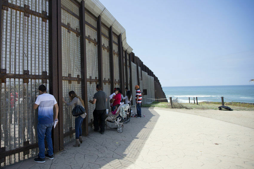 Отсутствие стены с Мексикой обходится США в 200 млрд долларов в год