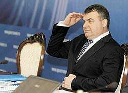 Министр Сердюков попал в поле зрения следователей