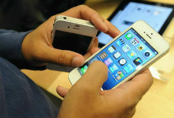Продажи новых «яблочных» iPhone 5 в России могут стартовать в декабре